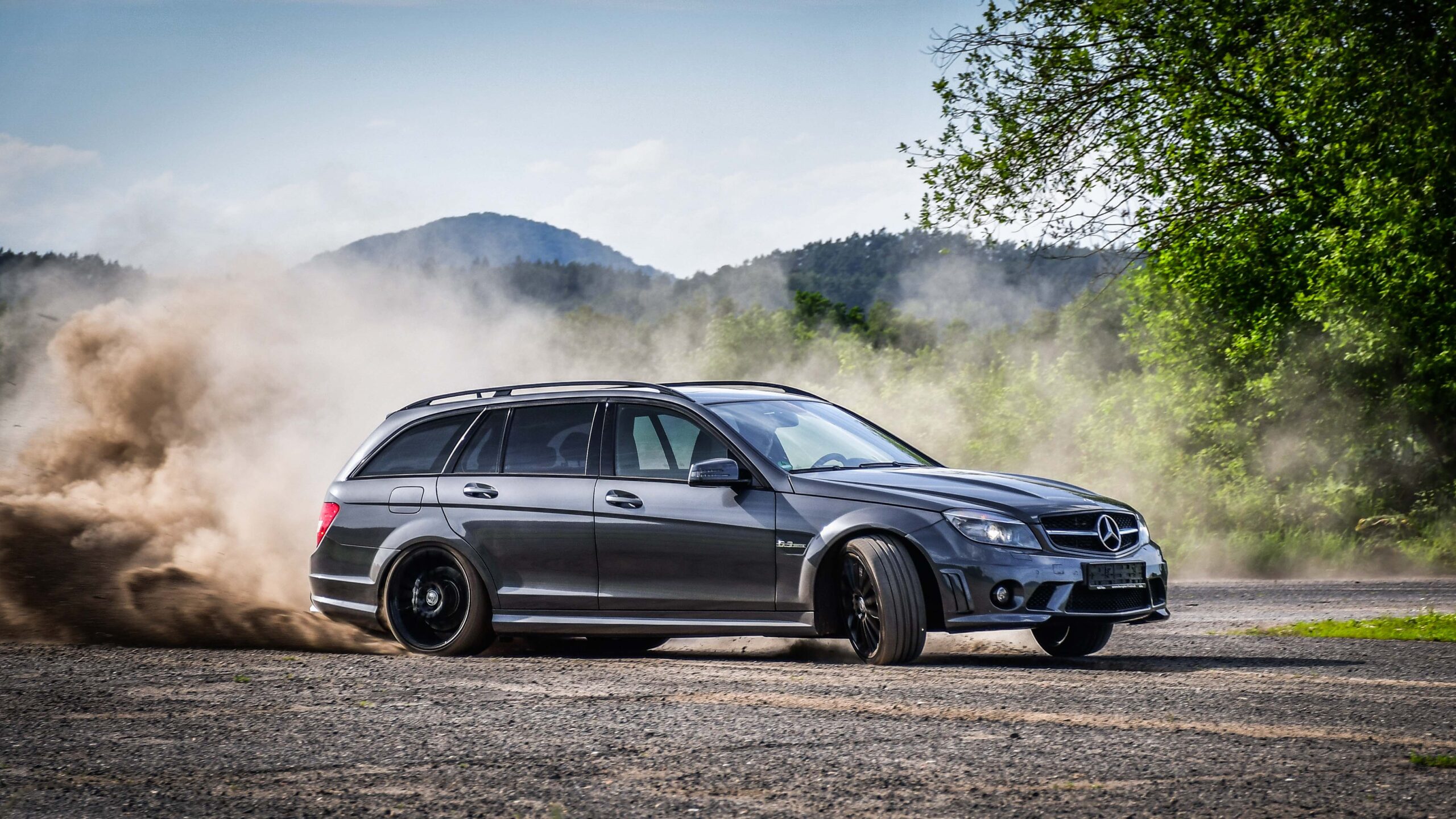 AUTOMOTIVE
PHOTOGRAPHER
& COPYWRITER